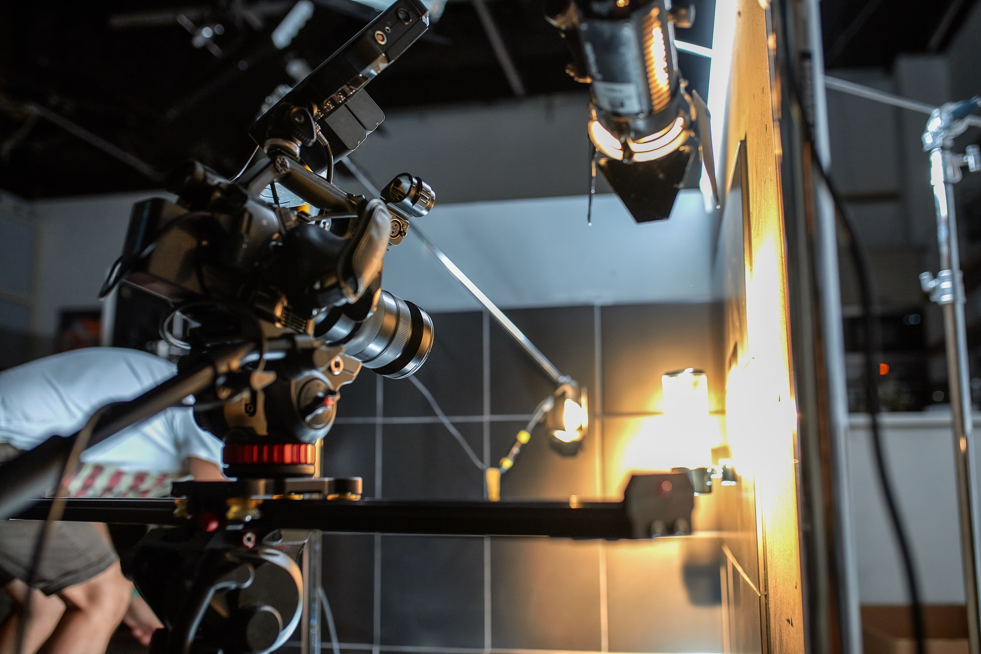 Behind the scenes of filming movies and video products, setting up equipment for shooting video and